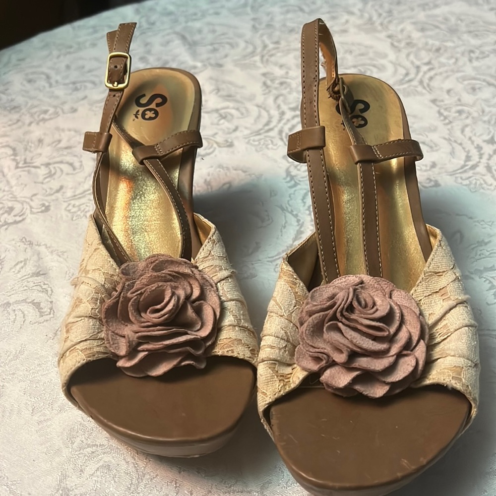 S FLOWER SHOES  SIZE 8